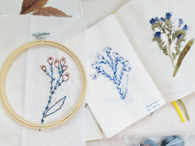 Canvas with floral embroidery. Embroidered with blue and red cotton threads. Linen and cotton. Dimensions: 50 x 50cm